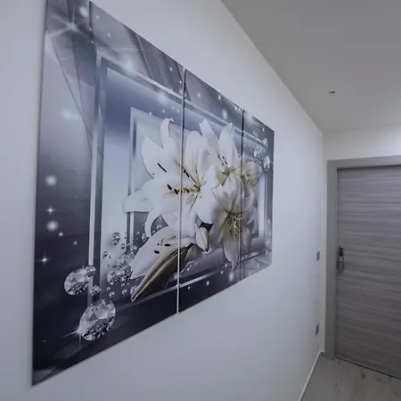 242 - Est - Sara Chiavari, 200metri Dal Mare *