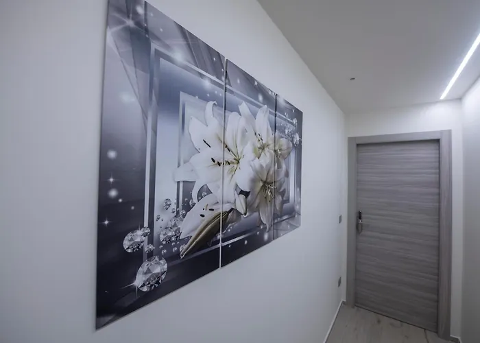 242 - Est - Sara Chiavari, 200metri Dal Mare *