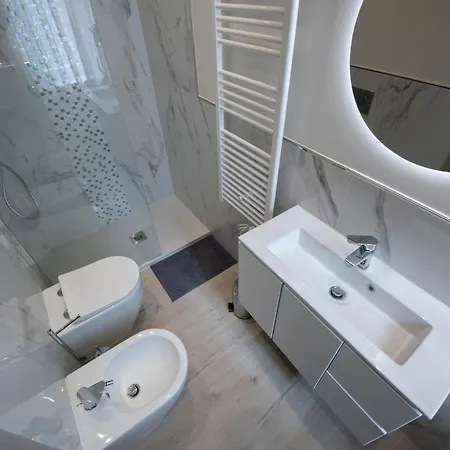 242 - Est - Sara Chiavari, 200metri Dal Mare * Chiavari