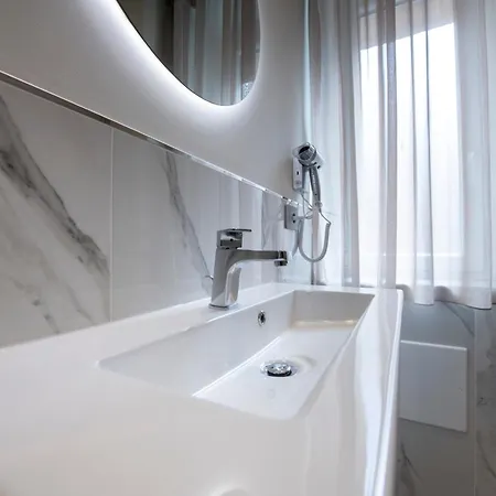 242 - Est - Sara Chiavari, 200metri Dal Mare Homestay