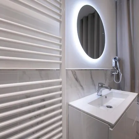 242 - Est - Sara Chiavari, 200metri Dal Mare Homestay Chiavari