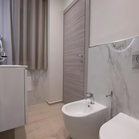 Homestay 242 - Est - Sara Chiavari, 200metri Dal Mare