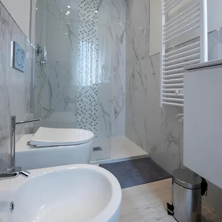 242 - Est - Sara Chiavari, 200metri Dal Mare *