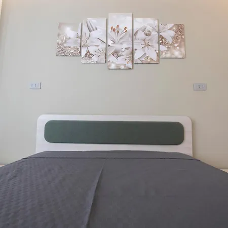 Homestay 242 - Est - Sara Chiavari, 200metri Dal Mare *