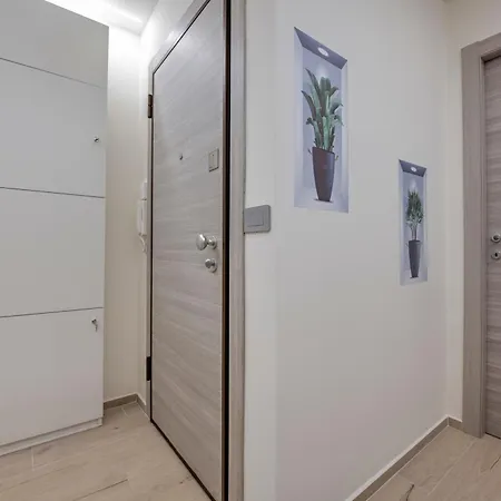 242 - Est - Sara Chiavari, 200metri Dal Mare * Chiavari