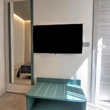 242 - Est - Sara Chiavari, 200metri Dal Mare