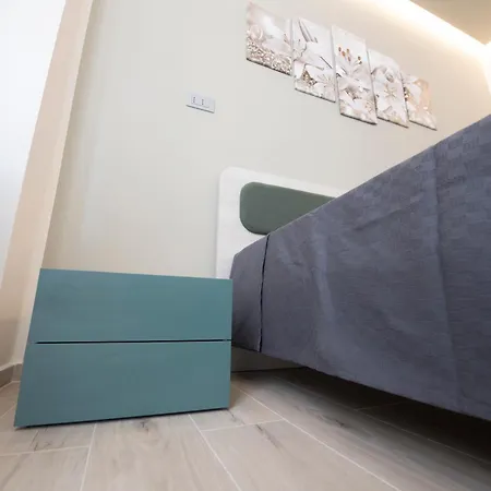 242 - Est - Sara Chiavari, 200metri Dal Mare *