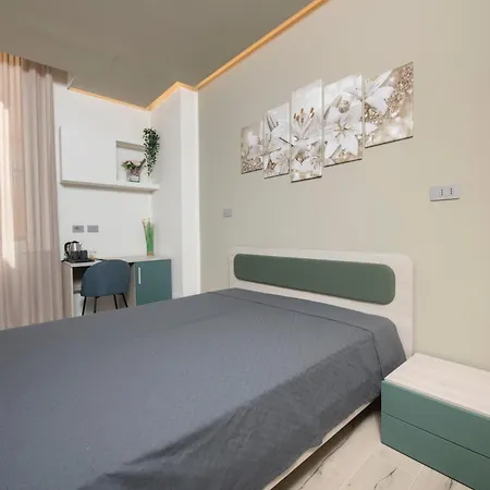 242 - Est - Sara Chiavari, 200metri Dal Mare Chiavari