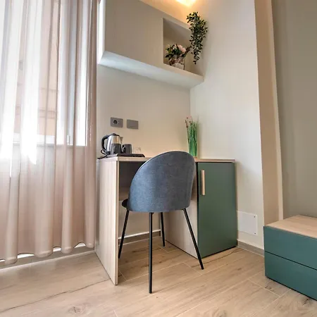 242 - Est - Sara Chiavari, 200metri Dal Mare Homestay *