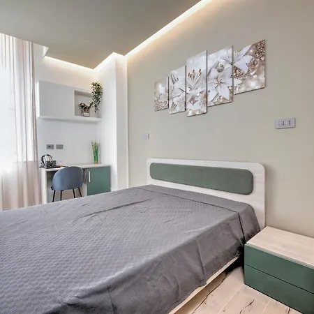 242 - Est - Sara Chiavari, 200metri Dal Mare Homestay Chiavari