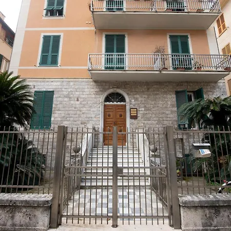 242 - Est - Sara Chiavari, 200metri Dal Mare *