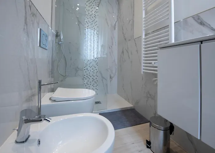 242 - Est - Sara Chiavari, 200metri Dal Mare *