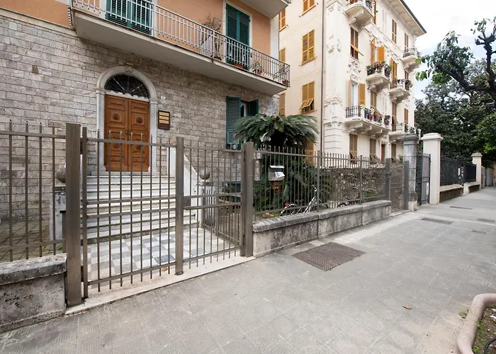 Privat bolig 242 - Est - Sara Chiavari, 200metri Dal Mare *